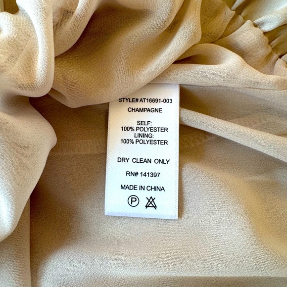 NWT ASTR The Label Bubble Hem Short Sleeve Top In Champagne Size: Small - Picture 10 of 11